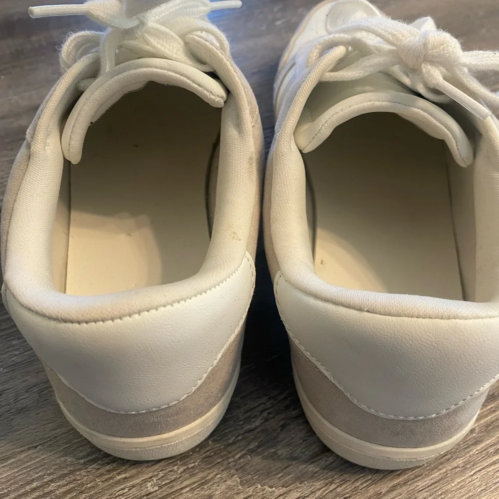 EUC UNIVERSAL THREAD Casual Sneakers 9 - Picture 3 of 7